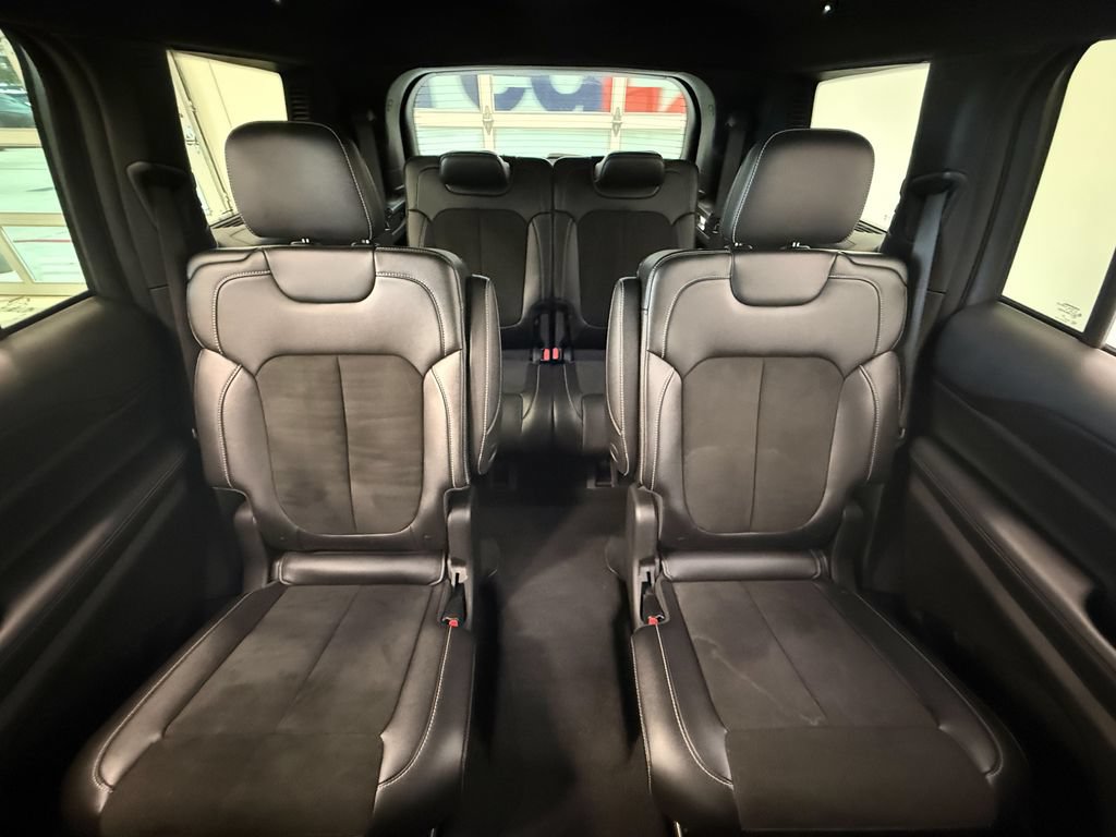 Used 2023 Jeep Grand Cherokee L Laredo AWD/4WD image 33
