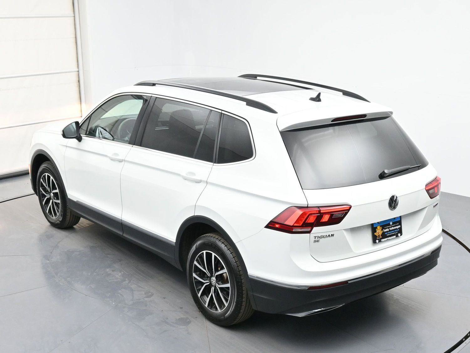Used 2021 Volkswagen Tiguan SE w/ Panoramic Sunroof Package AWD/4WD image 32