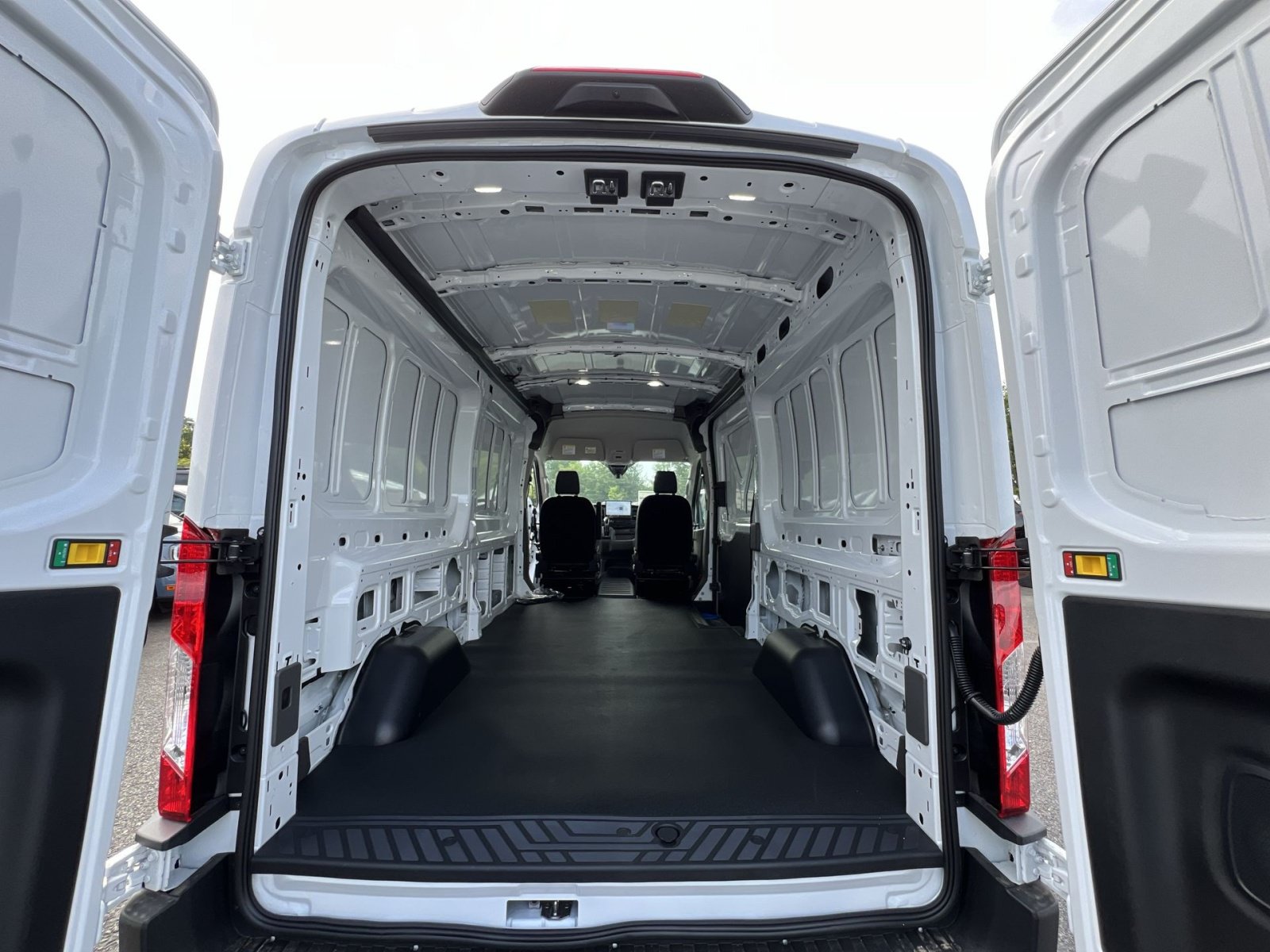 New 2026 Ford Transit 250 148 Medium Roof RWD image 31
