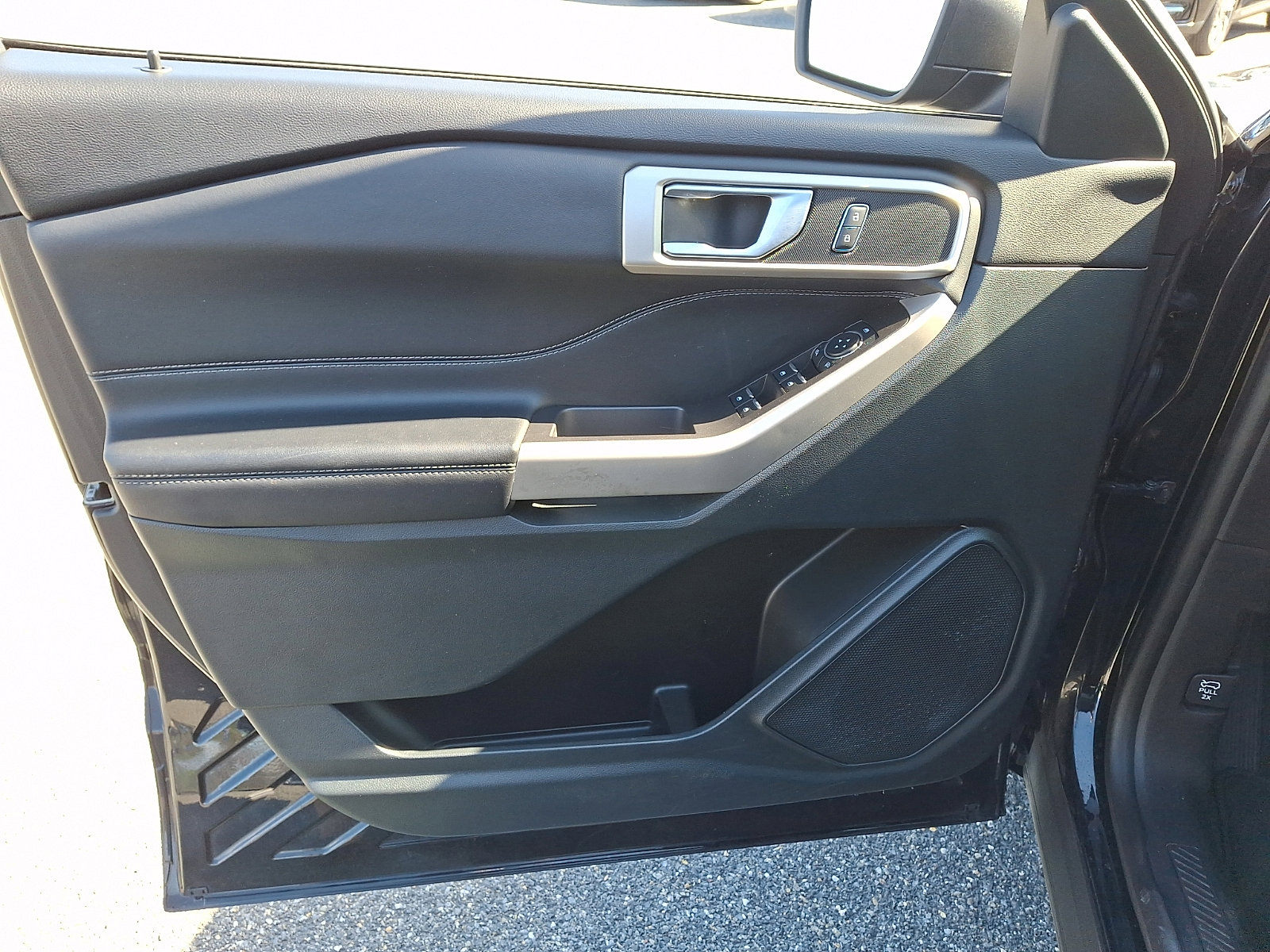 Used 2023 Ford Explorer XLT AWD/4WD image 12