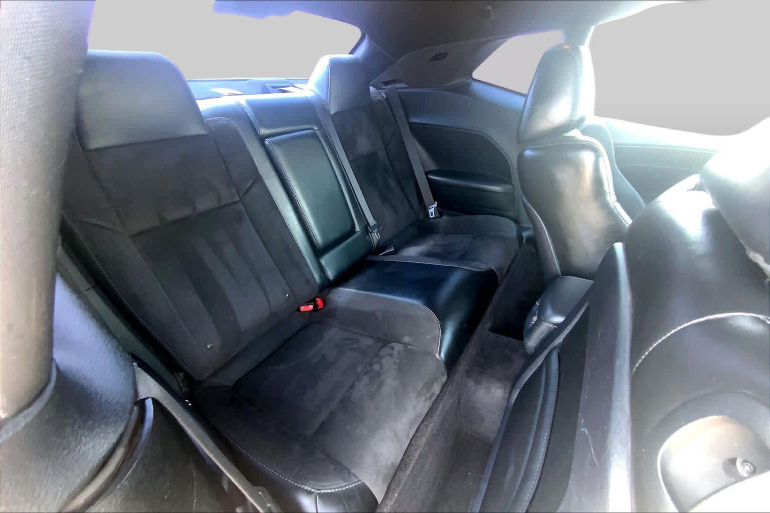 Used 2018 Dodge Challenger R/T Scat Pack w/ Leather Interior Group RWD image 20