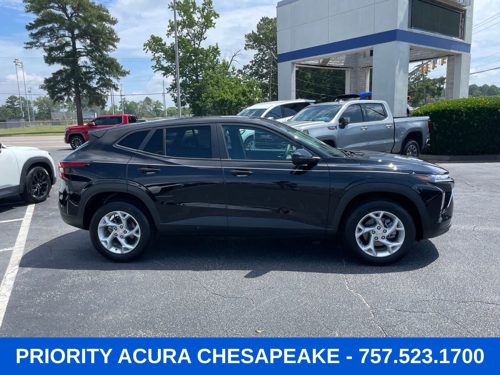 Used 2025 Chevrolet Trax LS w/ LS Convenience Package FWD image 6
