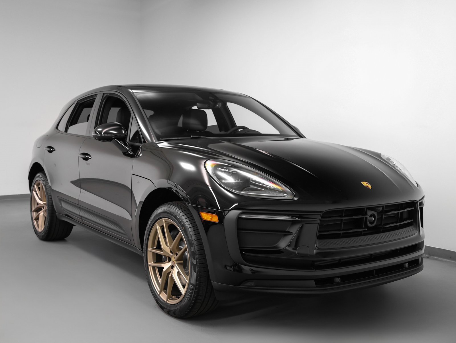 Certified 2025 Porsche Macan image 10