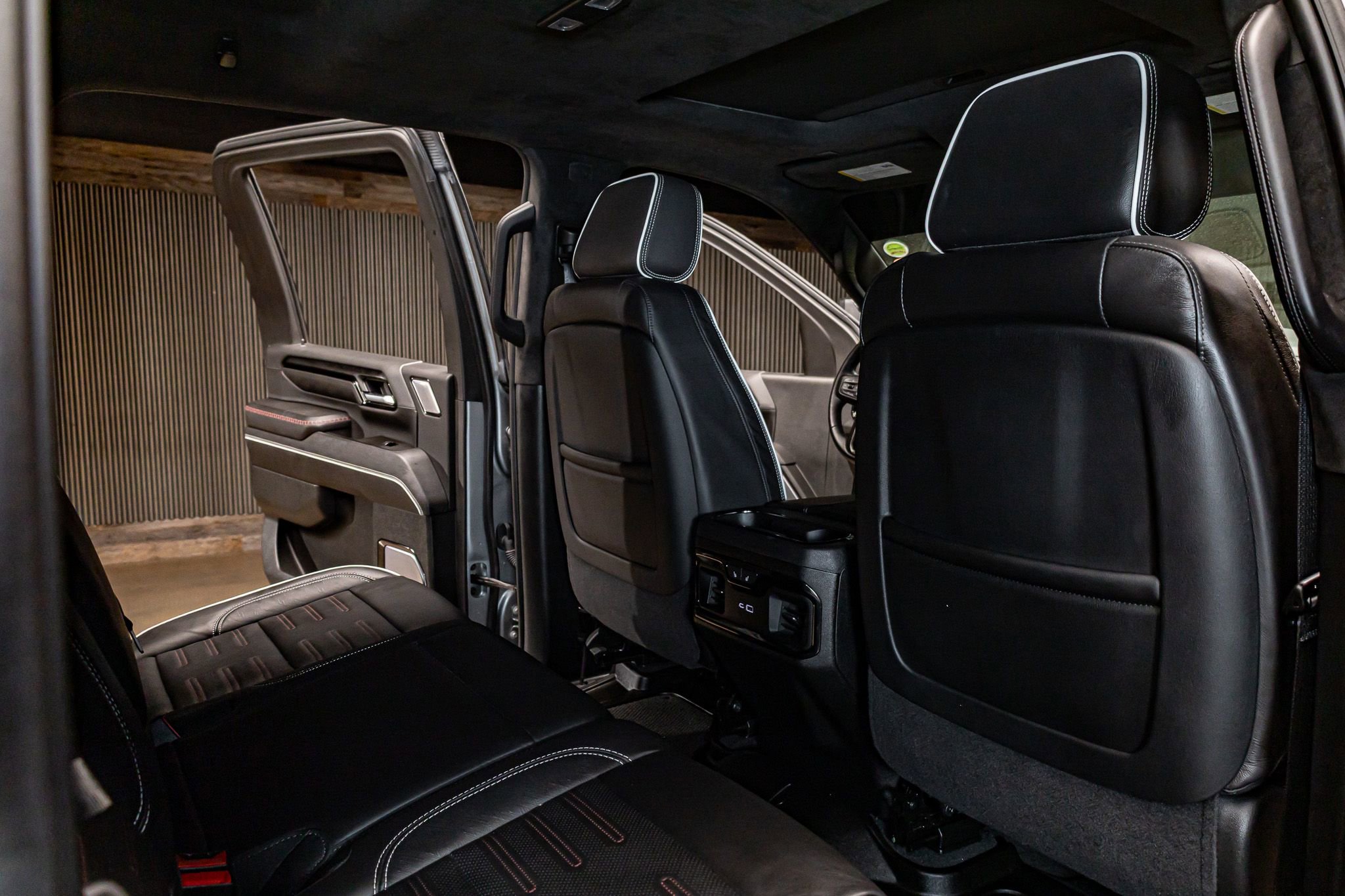 Used 2025 GMC Sierra 2500 AT4X image 27