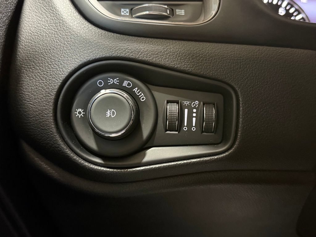 Certified 2022 Jeep Renegade Limited AWD/4WD image 20
