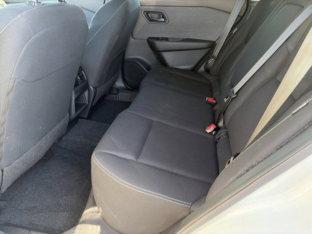 Used 2023 Nissan Rogue S image 27