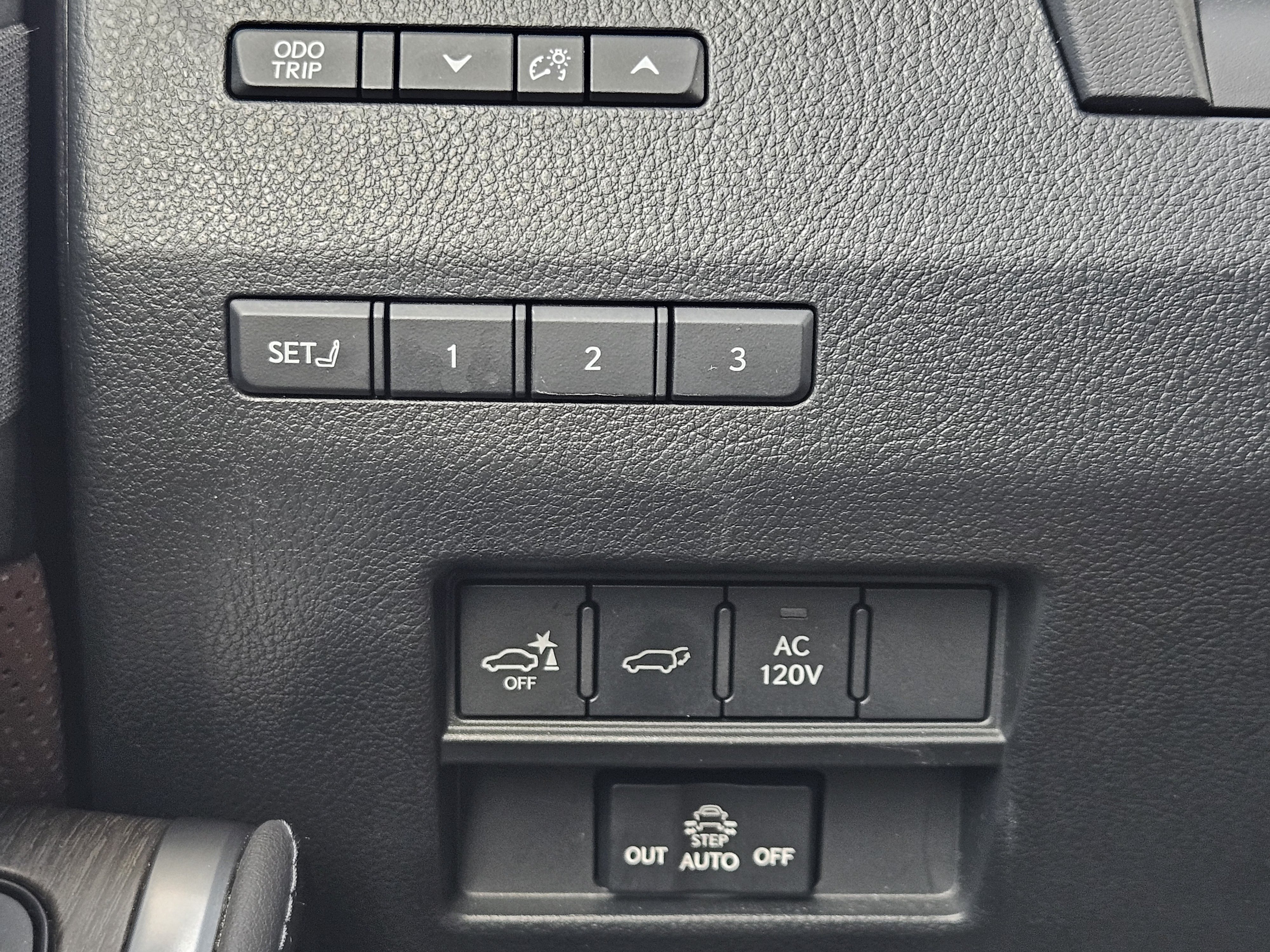 Used 2025 Lexus GX 550 w/ Accessory Package (2T) AWD/4WD image 22