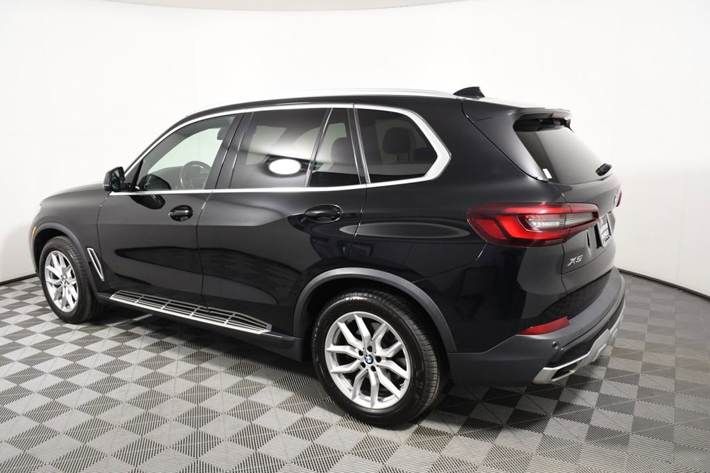 Used 2021 BMW X5 xDrive40i w/ Premium Package image 3