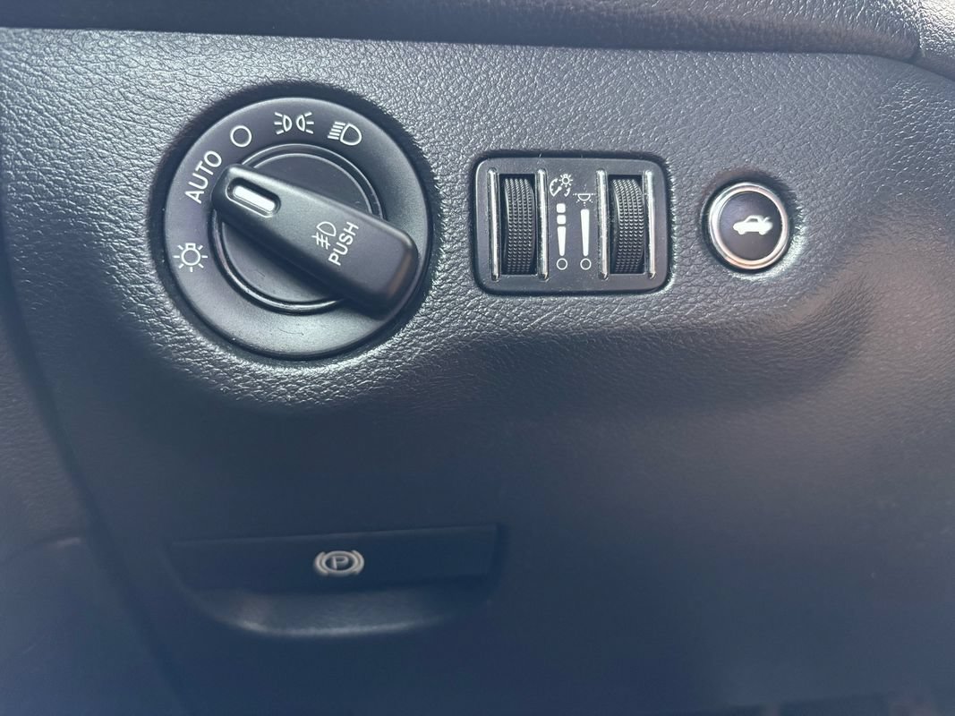 Used 2015 Dodge Challenger R/T Plus RWD image 28