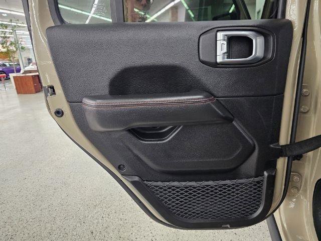 Used 2022 Jeep Gladiator Rubicon w/ Cold Weather Group AWD/4WD image 29