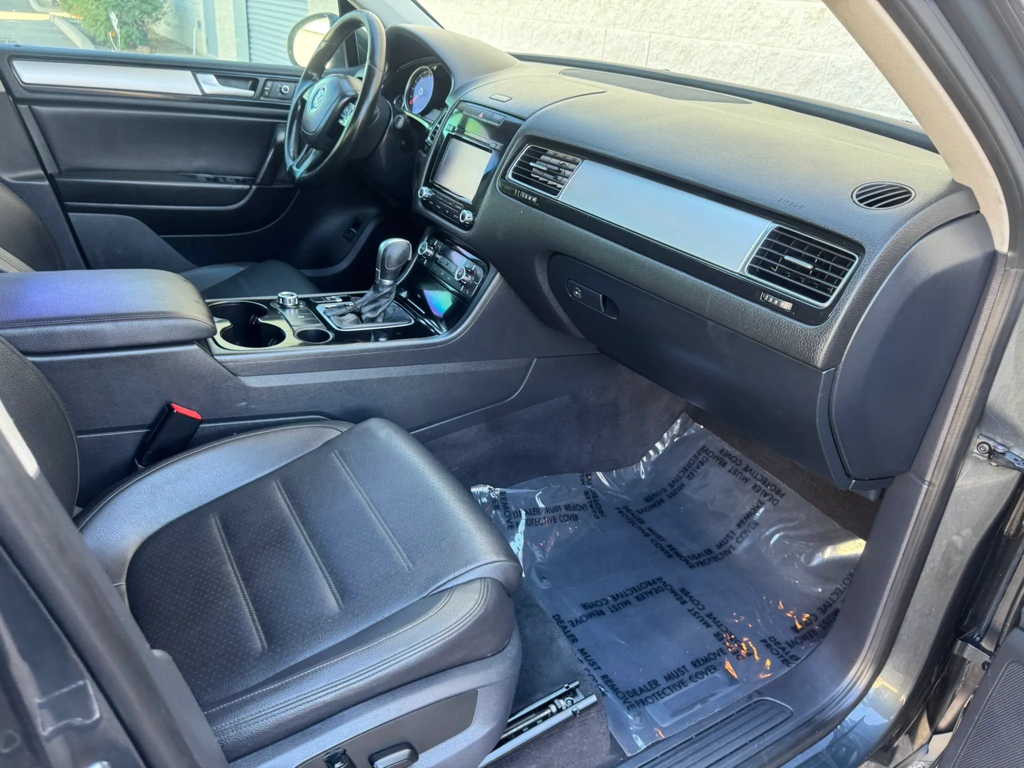 Used 2013 Volkswagen Touareg Sport AWD/4WD image 12
