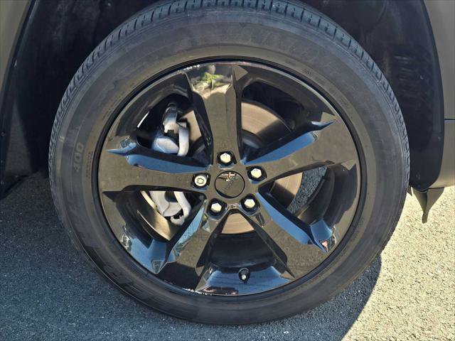 Used 2023 Jeep Grand Cherokee Altitude image 9