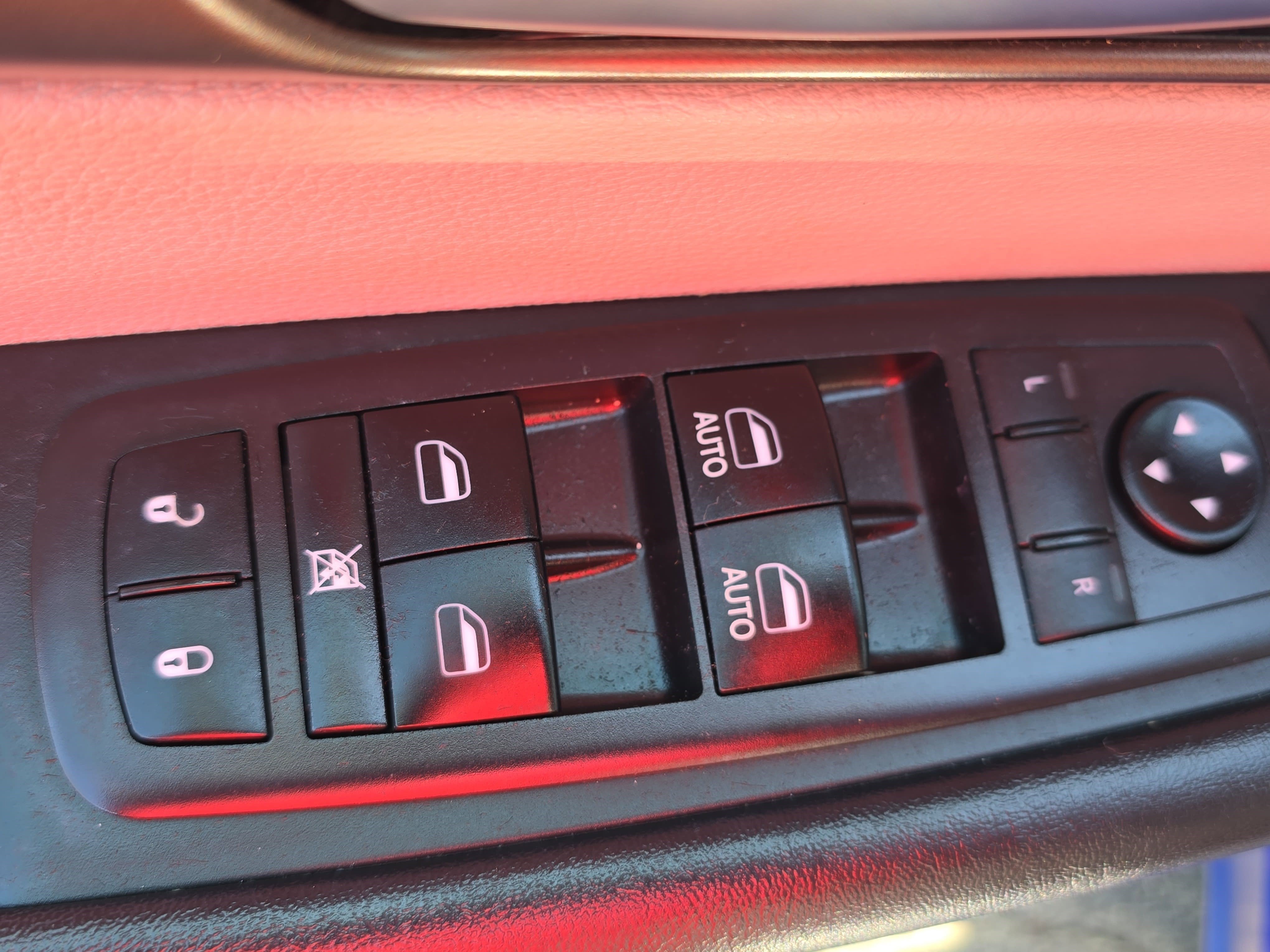 Used 2018 Chrysler Pacifica Touring-L image 29