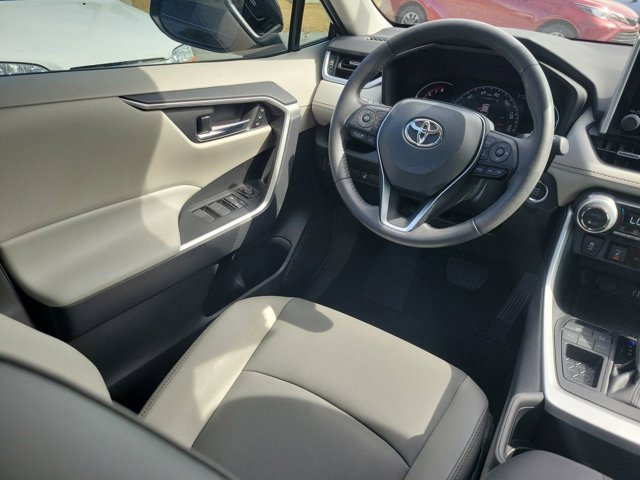 Used 2023 Toyota RAV4 XLE Premium image 22