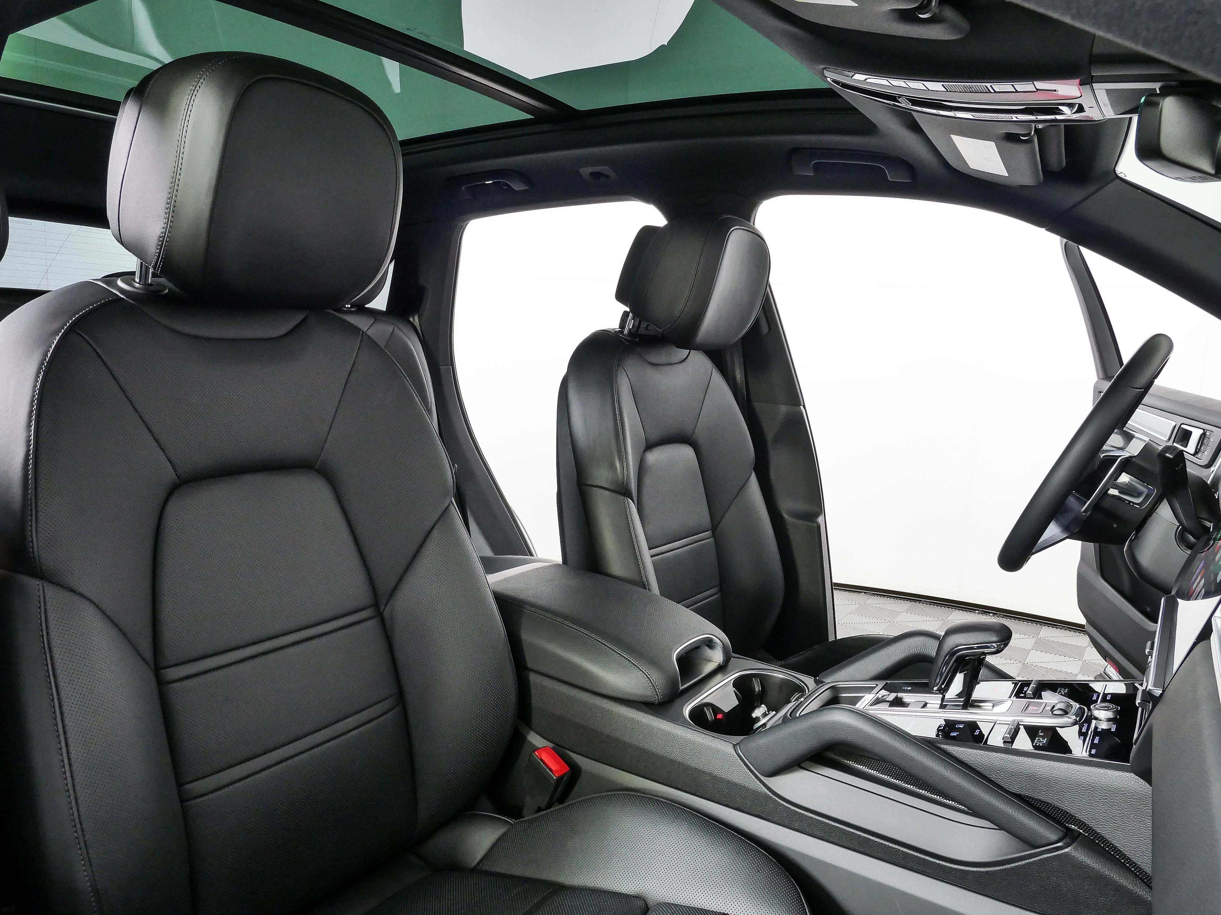 Certified 2023 Porsche Cayenne AWD/4WD image 24