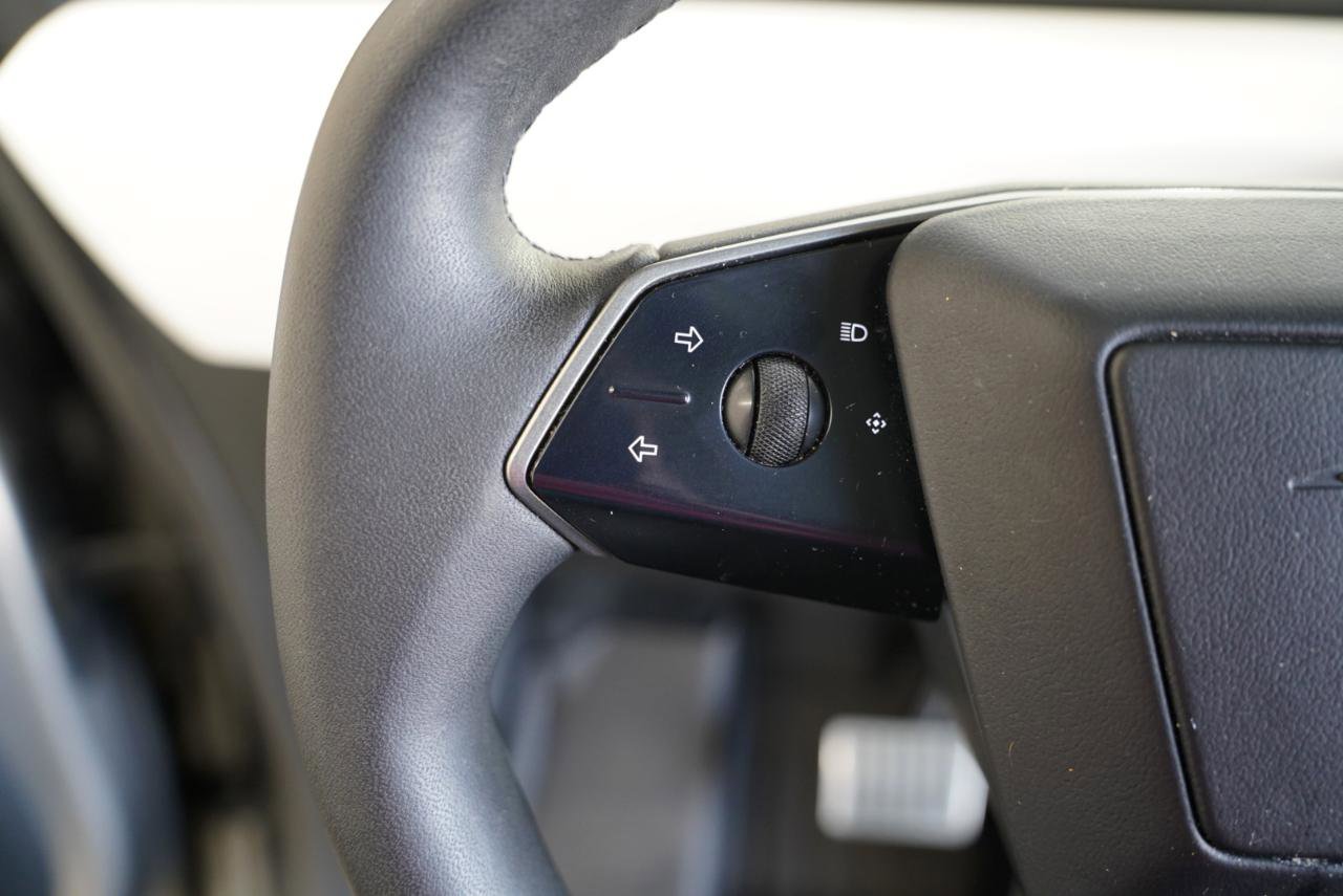 Used 2024 Tesla Cybertruck AWD Crew Cab image 13