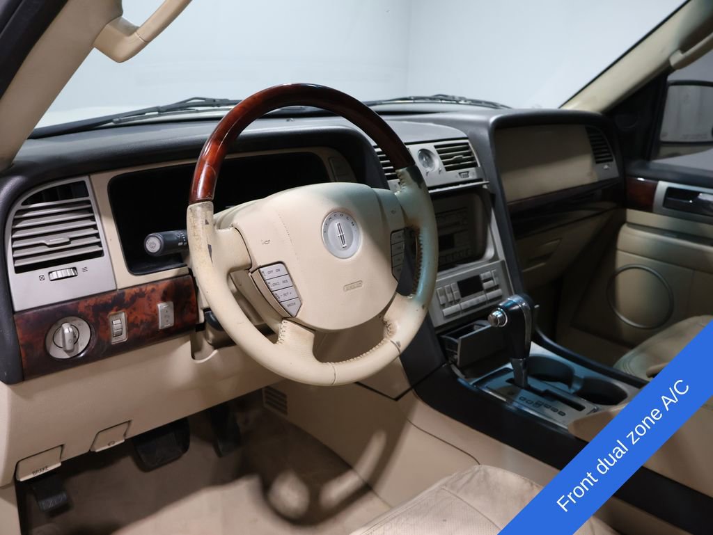 Used 2006 Lincoln Navigator Luxury image 2