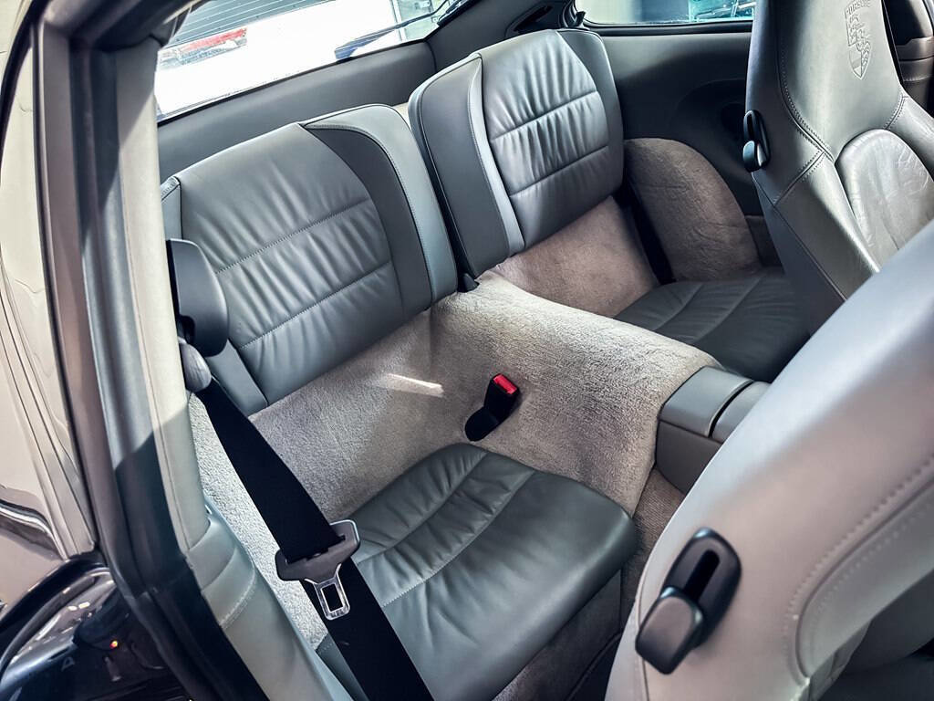 Used 2004 Porsche 911 Turbo image 37