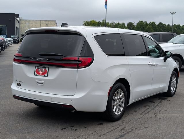 New 2027 Chrysler Pacifica Select FWD image 7