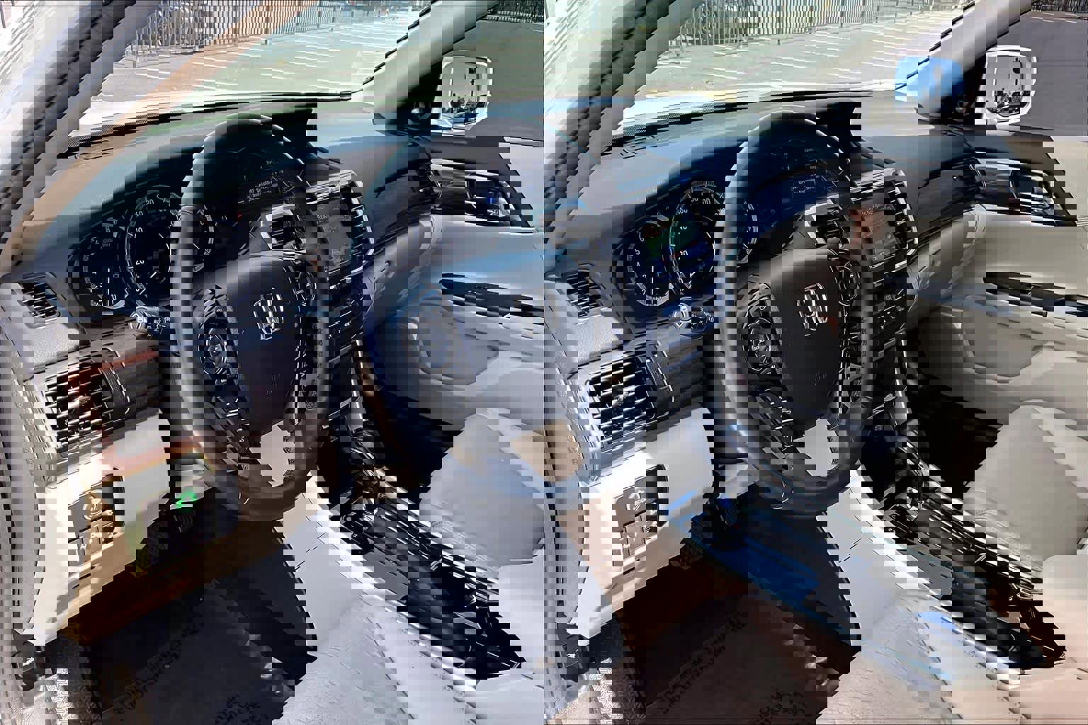 Used 2017 Honda Accord Touring image 17