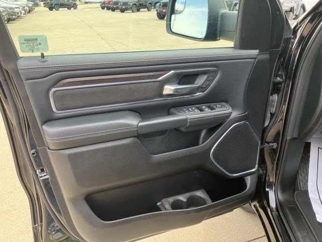 Used 2025 RAM 1500 Laramie w/ Sport Appearance Package AWD/4WD image 9