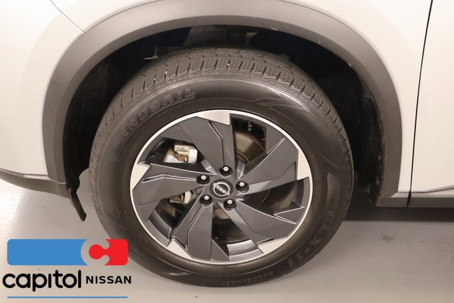 Certified 2024 Nissan Rogue SV FWD image 7
