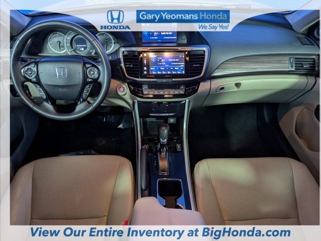 Used 2017 Honda Accord Touring image 14