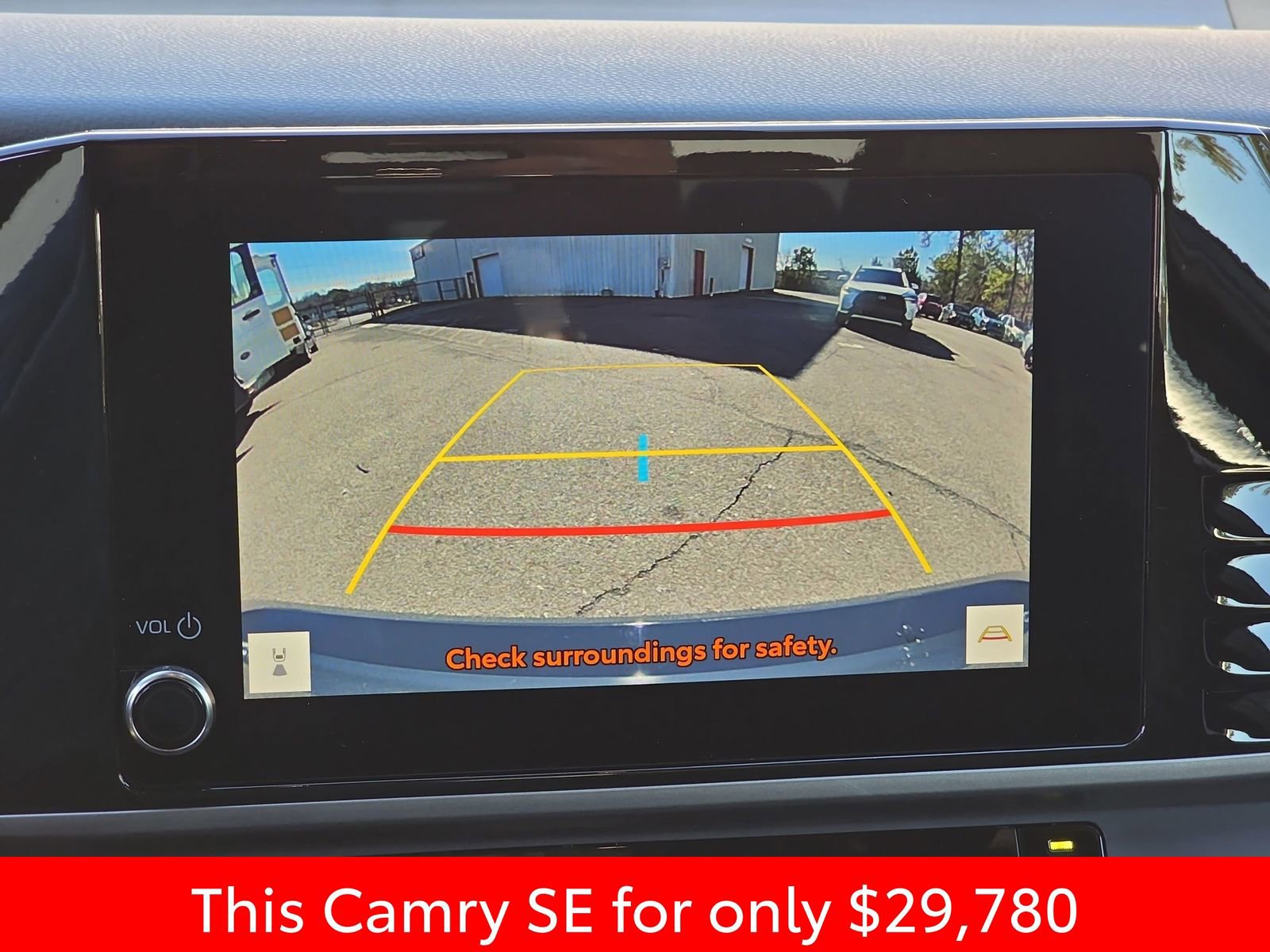 Used 2025 Toyota Camry SE image 28