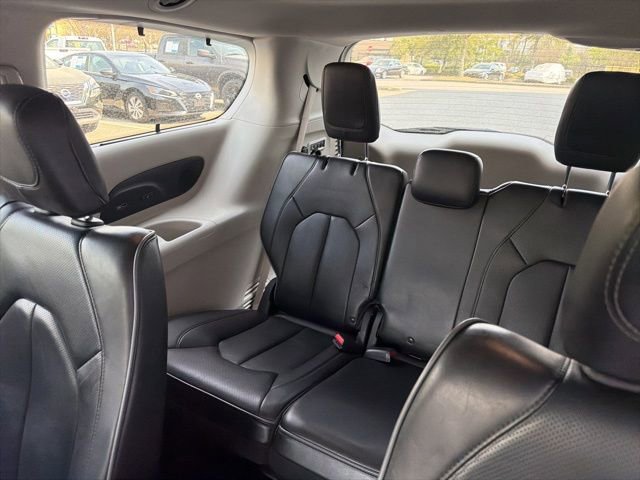 Used 2020 Chrysler Pacifica Limited image 22