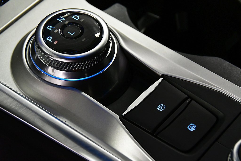 Used 2024 Ford Explorer XLT w/ Equipment Group 202A image 25