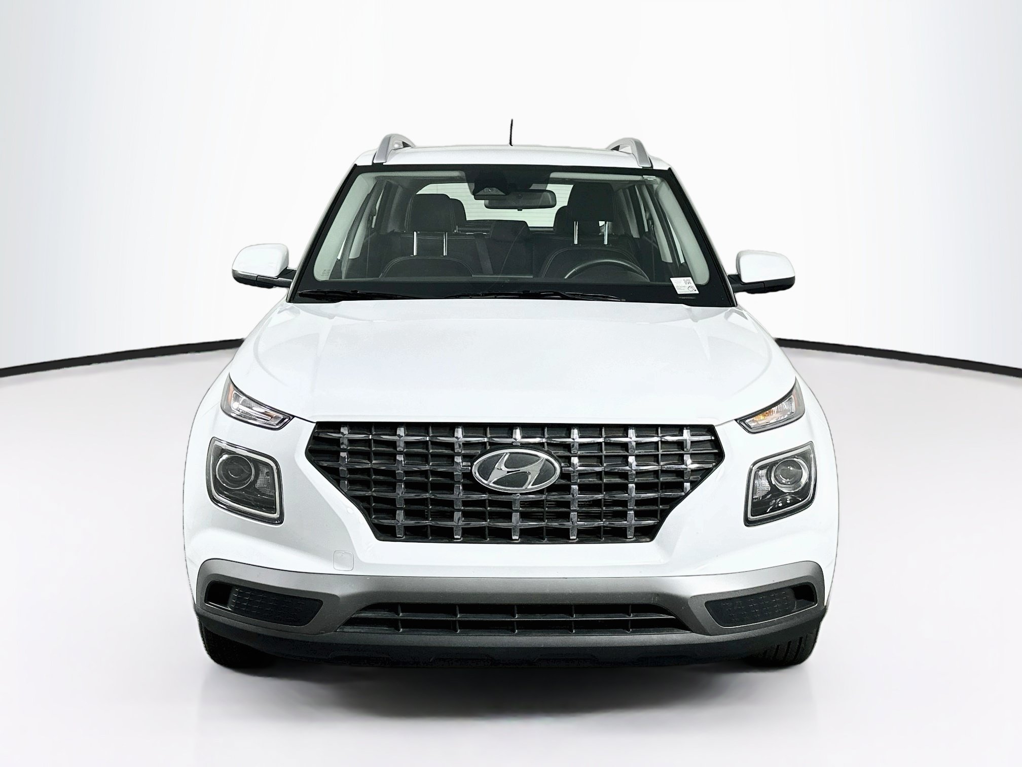 Used 2025 Hyundai Venue SEL FWD image 2