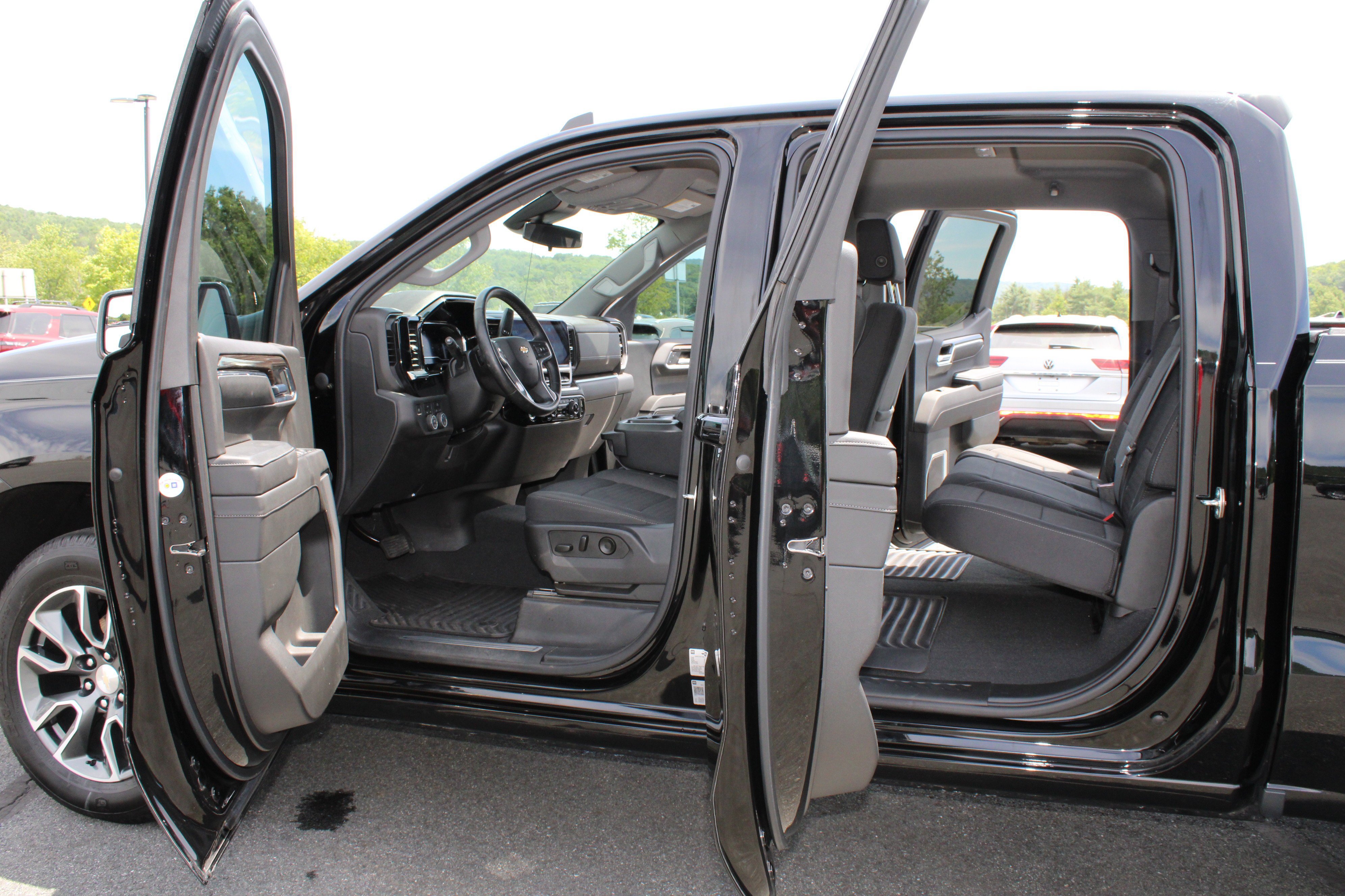 Used 2023 Chevrolet Silverado 1500 LT AWD/4WD image 15