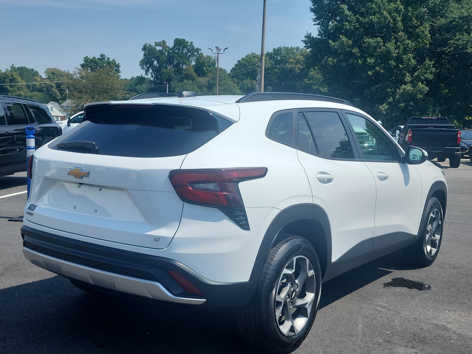 Used 2025 Chevrolet Trax LT FWD image 5
