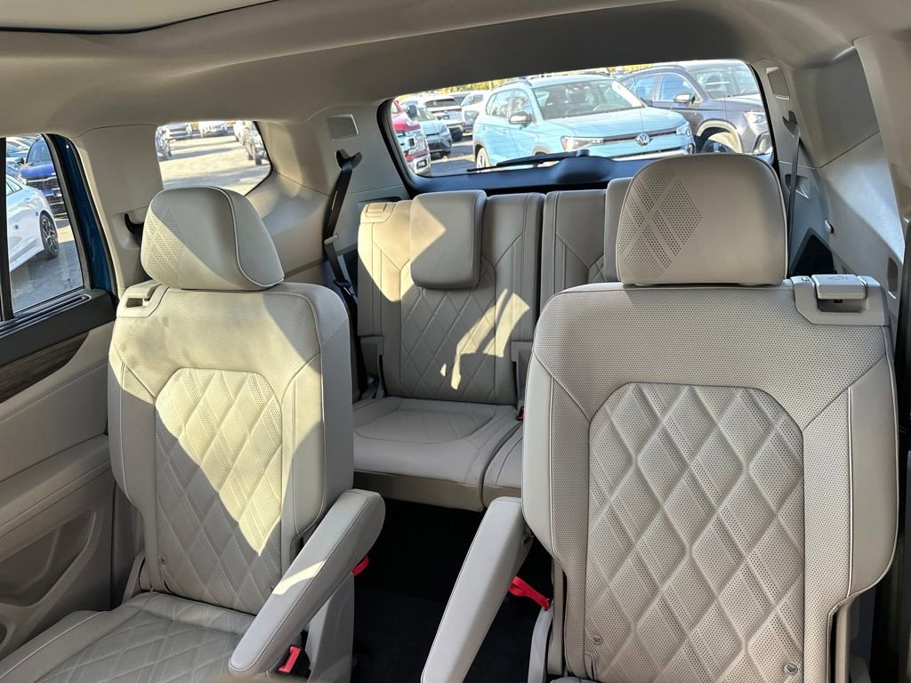 Used 2025 Volkswagen Atlas SEL Premium R-Line image 49