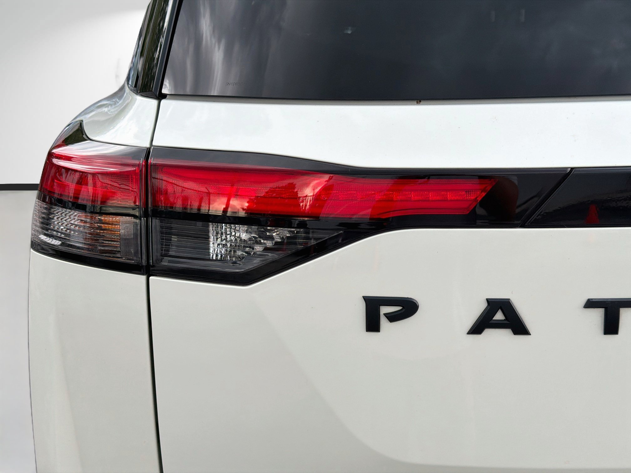 Used 2022 Nissan Pathfinder SL w/ SL Black Package FWD image 10