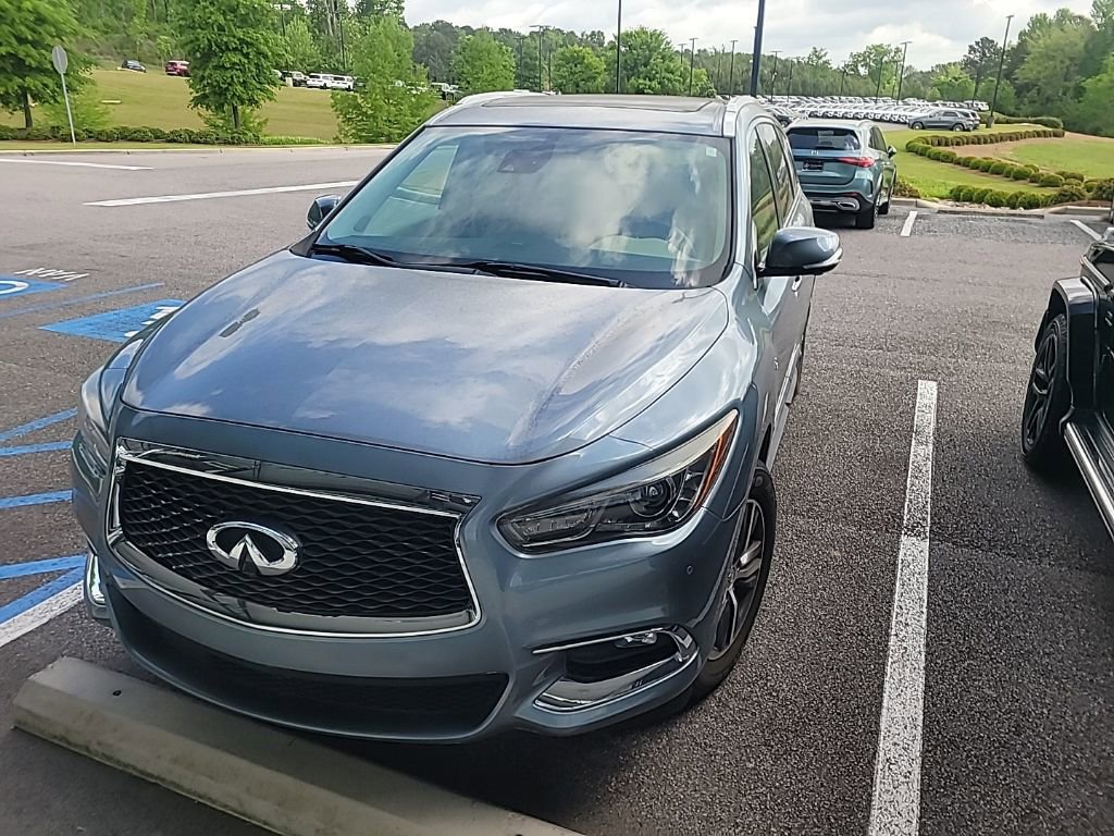 Used 2019 INFINITI QX60 Luxe w/ Essential Package image 3