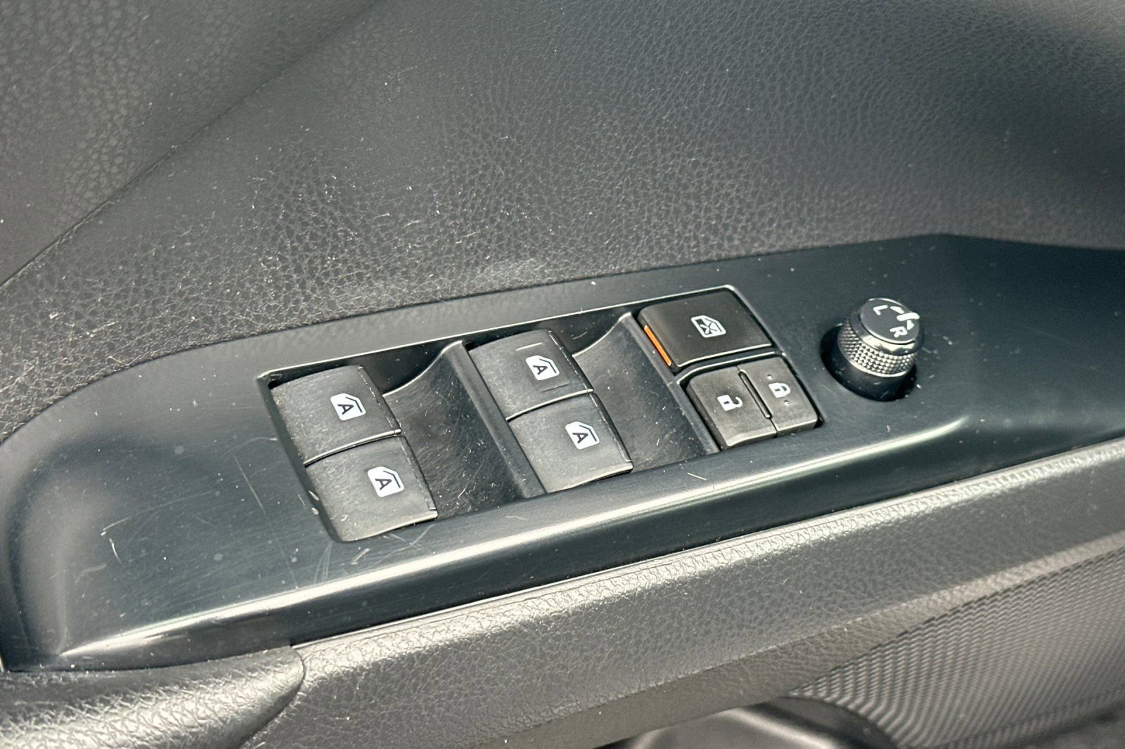 Certified 2020 Toyota Camry SE w/ Carpet Mat Package FWD image 14