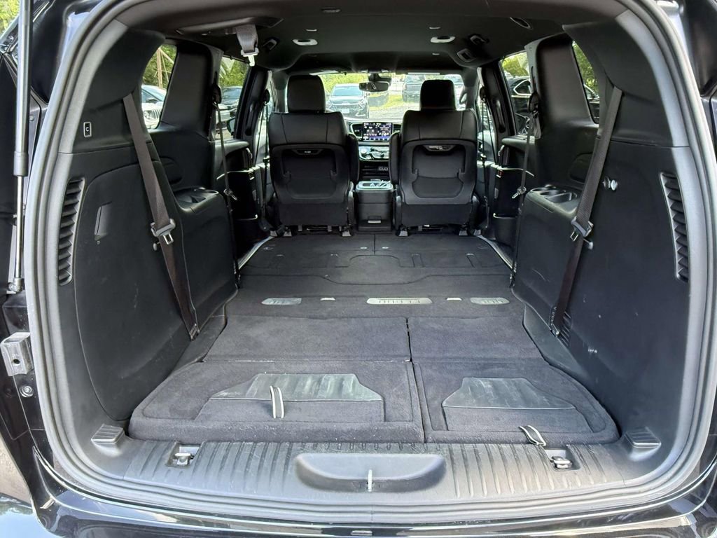 Used 2025 Chrysler Pacifica Select FWD image 11