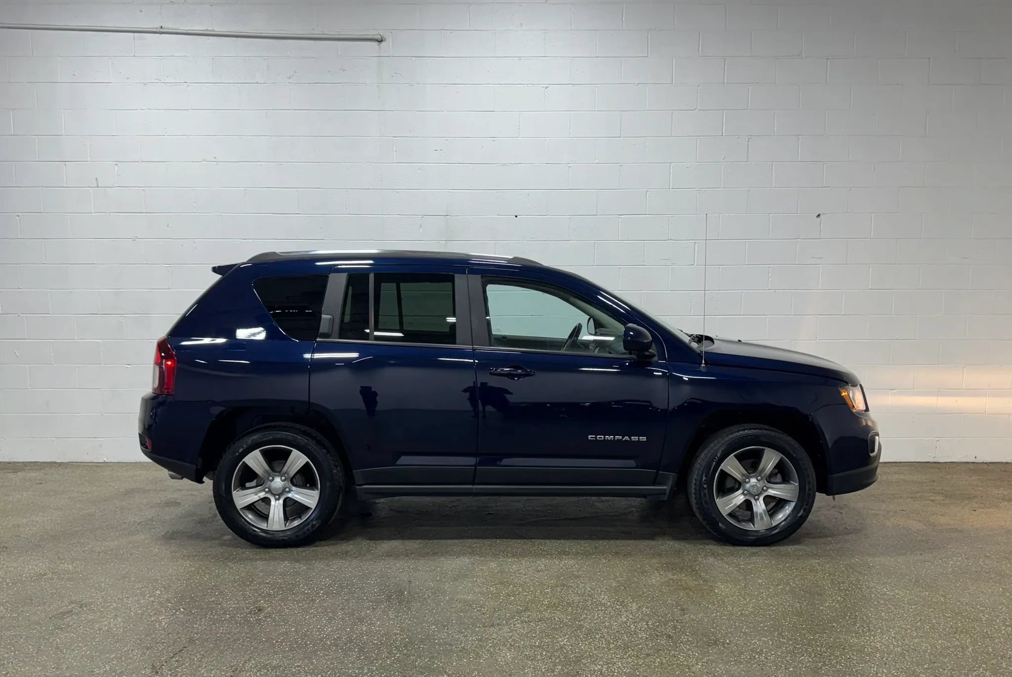 Used 2017 Jeep Compass High Altitude FWD image 2