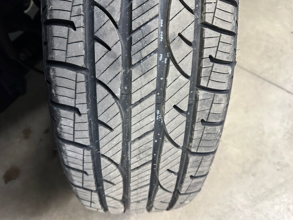 Certified 2023 GMC Acadia SLE w/ Driver Convenience Package image 38