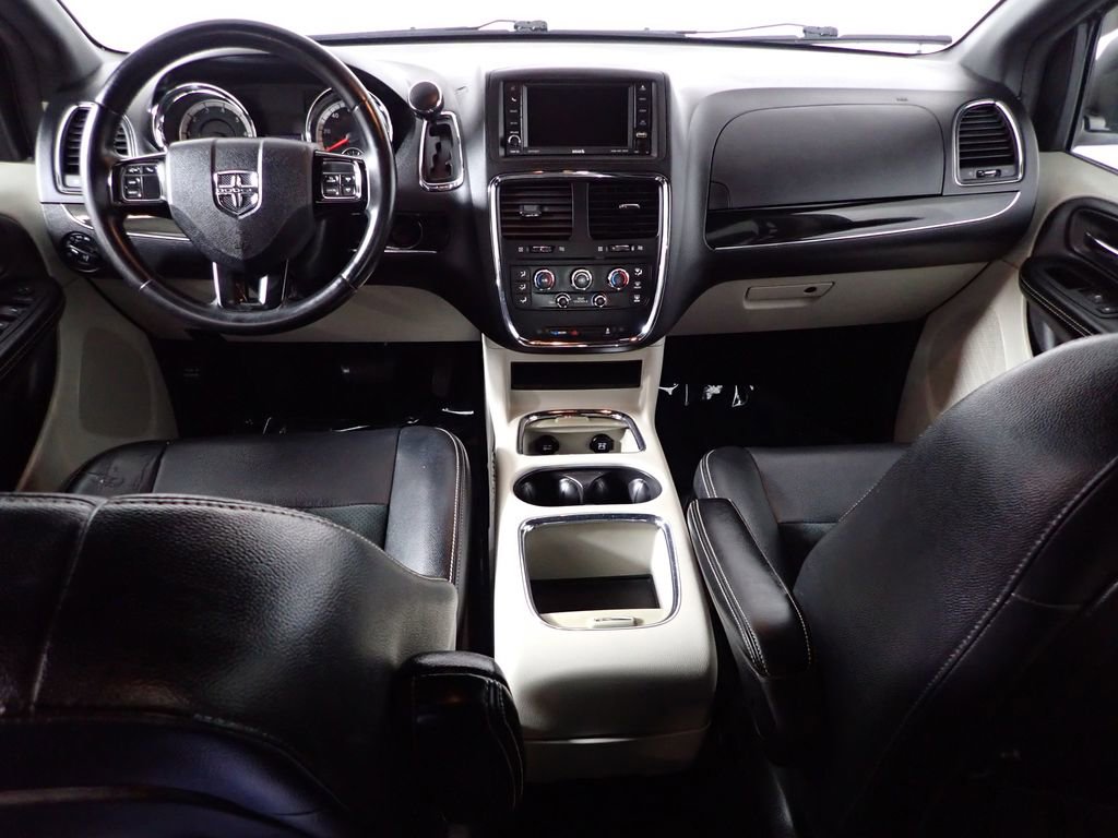 Used 2017 Dodge Grand Caravan SXT image 37