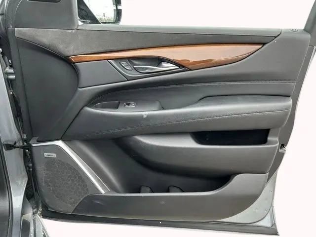Used 2020 Cadillac Escalade ESV Luxury w/ Escalade Sport Edition image 15