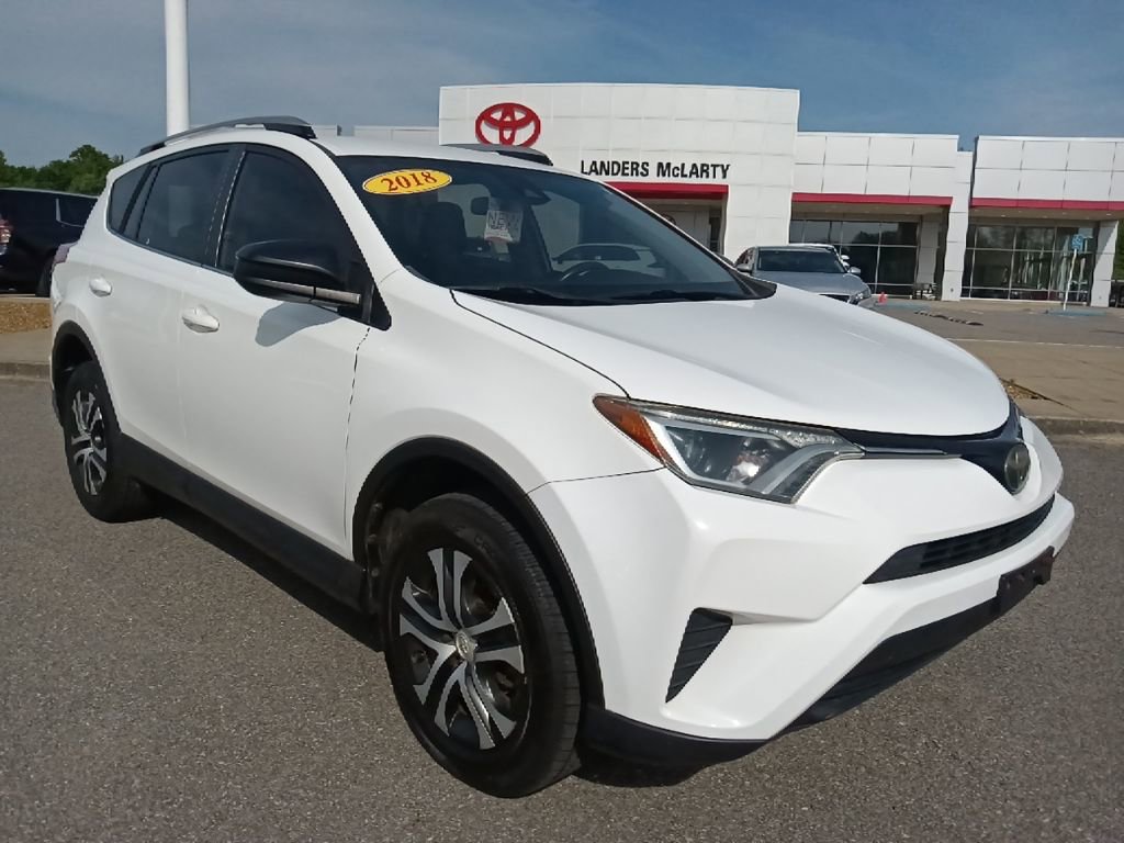 Used 2018 Toyota RAV4 LE FWD image 1