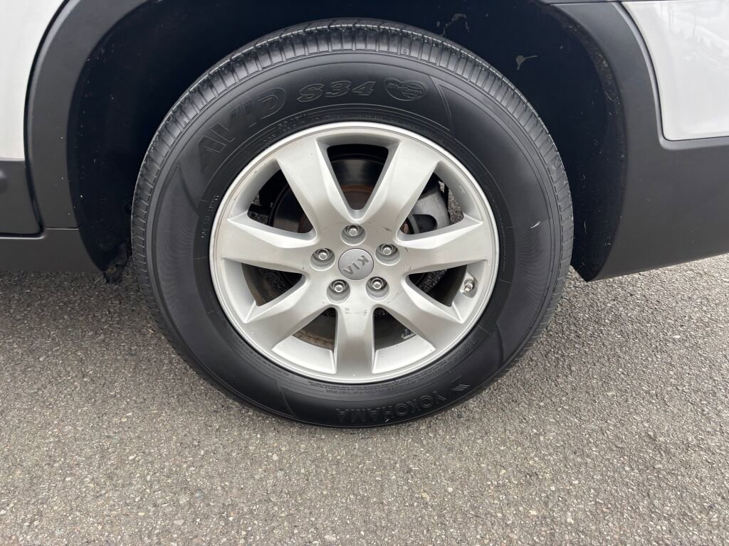 Used 2013 Kia Sorento LX w/ Convenience Pkg image 9