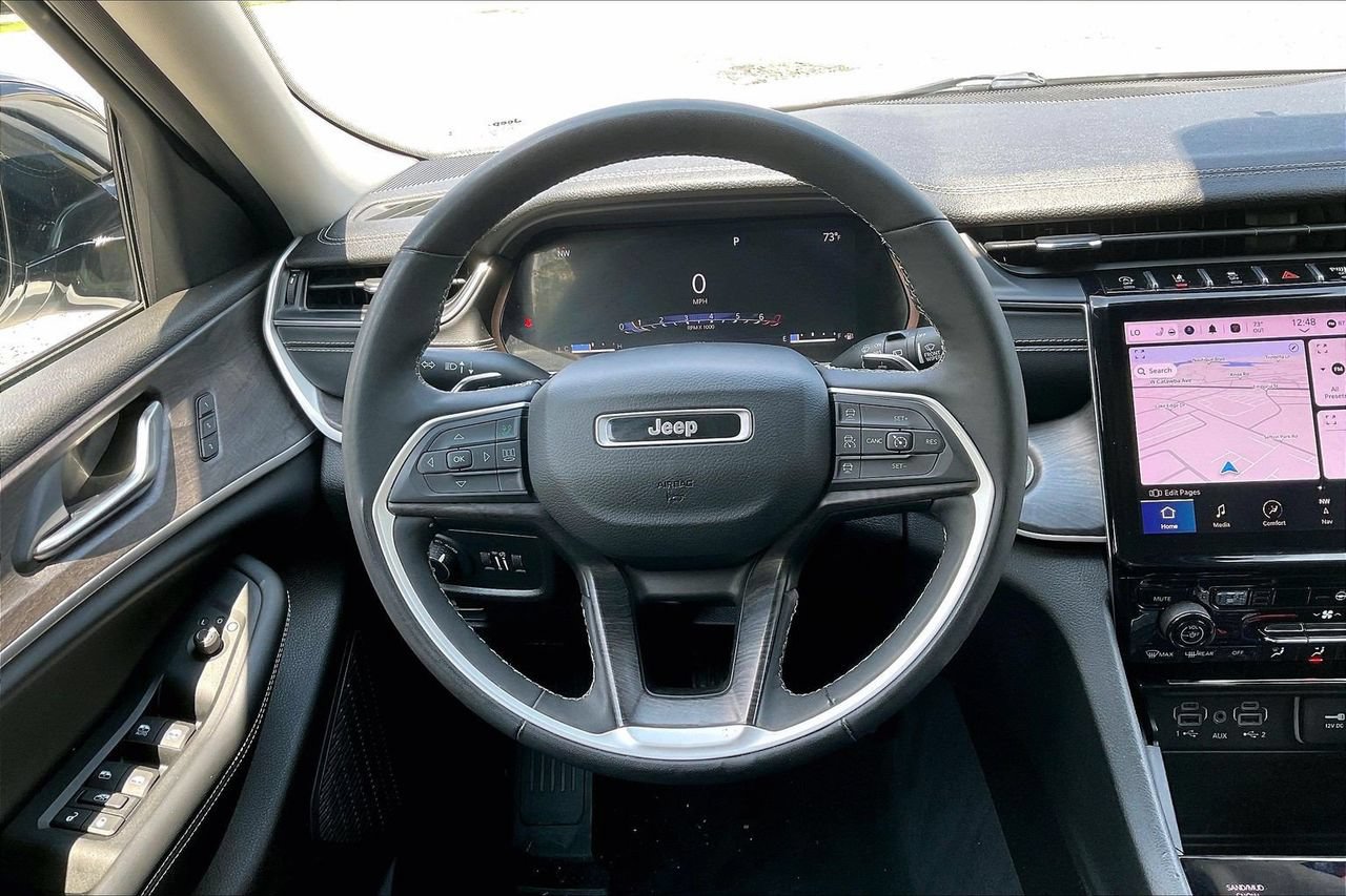 Used 2023 Jeep Grand Cherokee L Limited AWD/4WD image 9