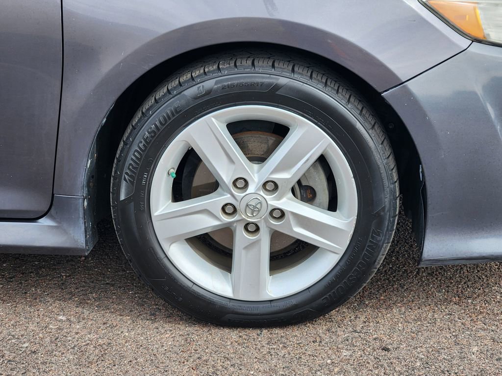 Used 2014 Toyota Camry SE FWD image 30