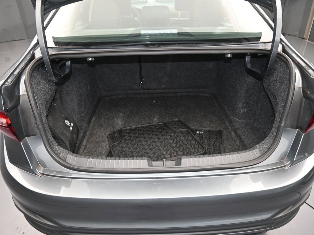 Used 2023 Volkswagen Jetta S image 33