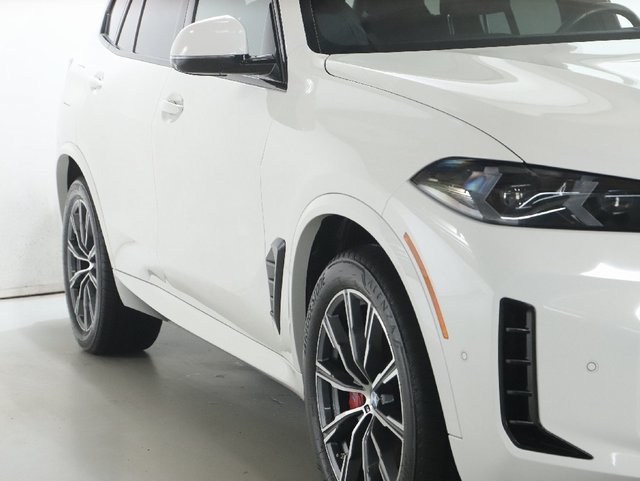 Used 2024 BMW X5 xDrive40i w/ M Sport Package AWD/4WD image 9