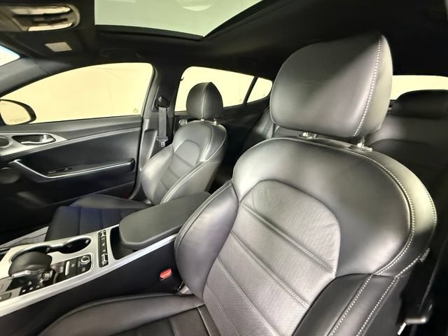 Used 2018 Kia Stinger GT2 AWD/4WD image 16