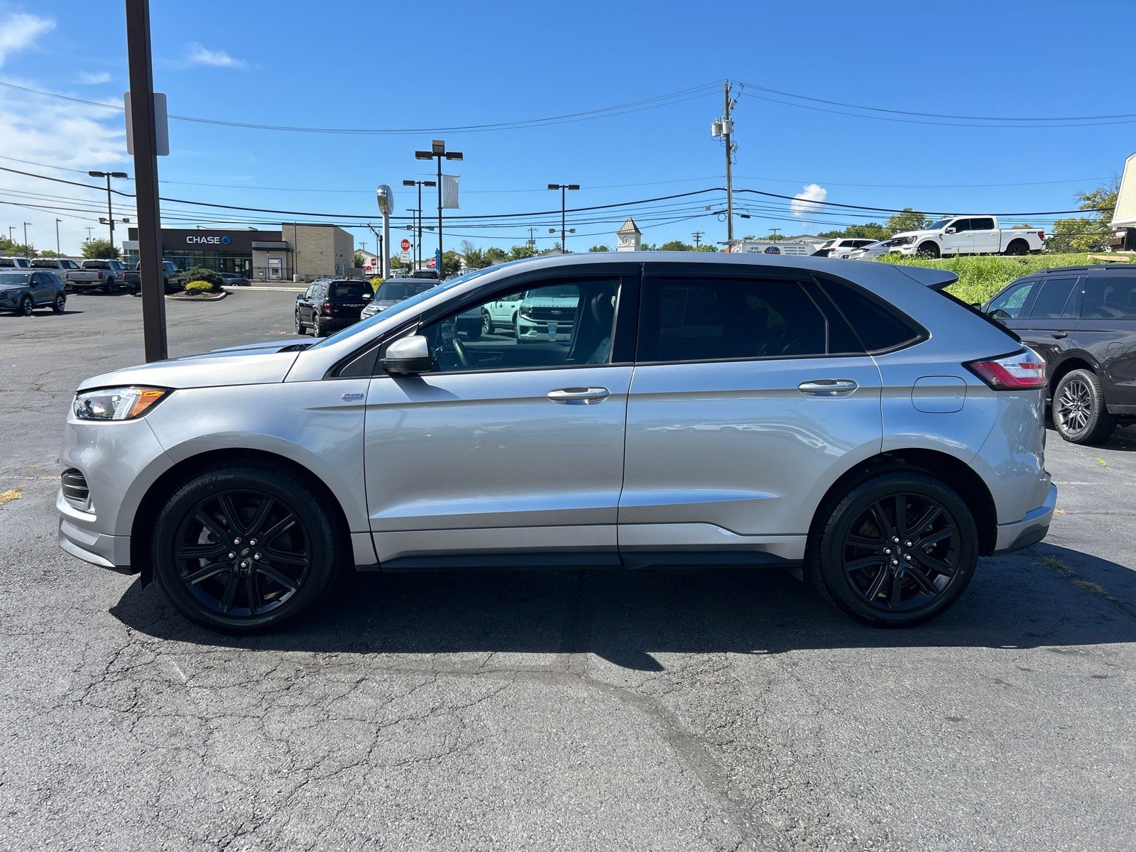 Used 2022 Ford Edge ST-Line w/ Class II Trailer Tow Package AWD/4WD image 5